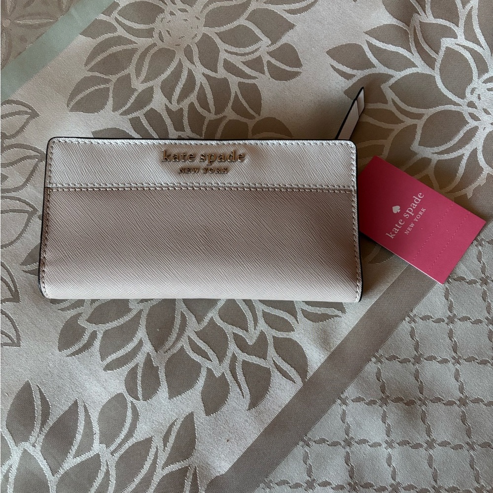 Kate Spade Beige/White Slim Bi-fold Wallet